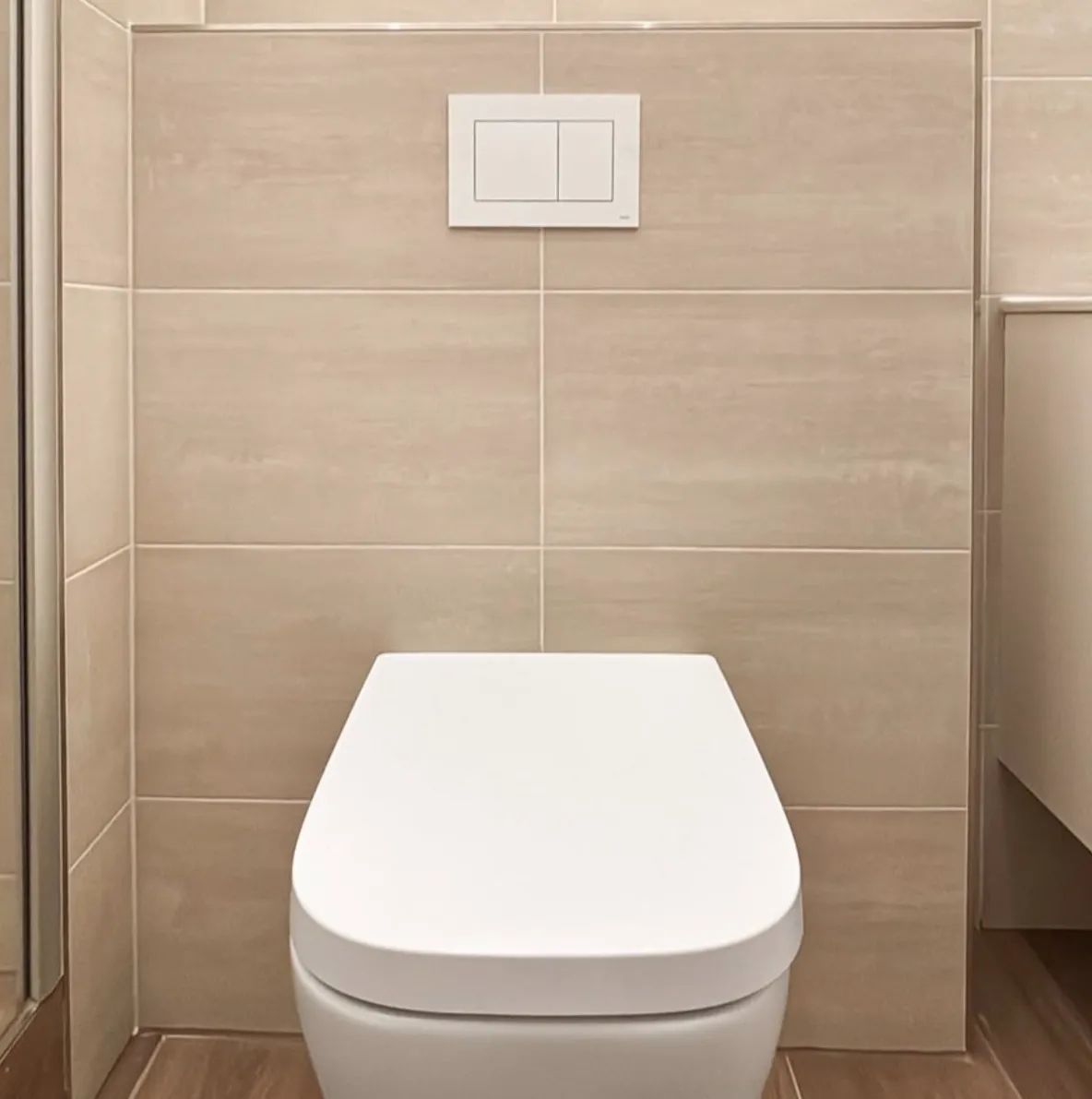 Wand-WC mit gefliester Vorwandinstallation
